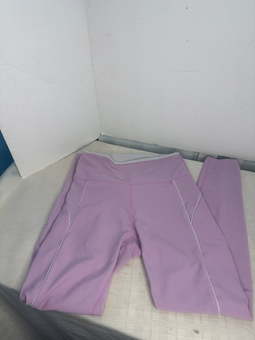WILO THE LABLE Lavender Active Leggings with Contrast Piping
